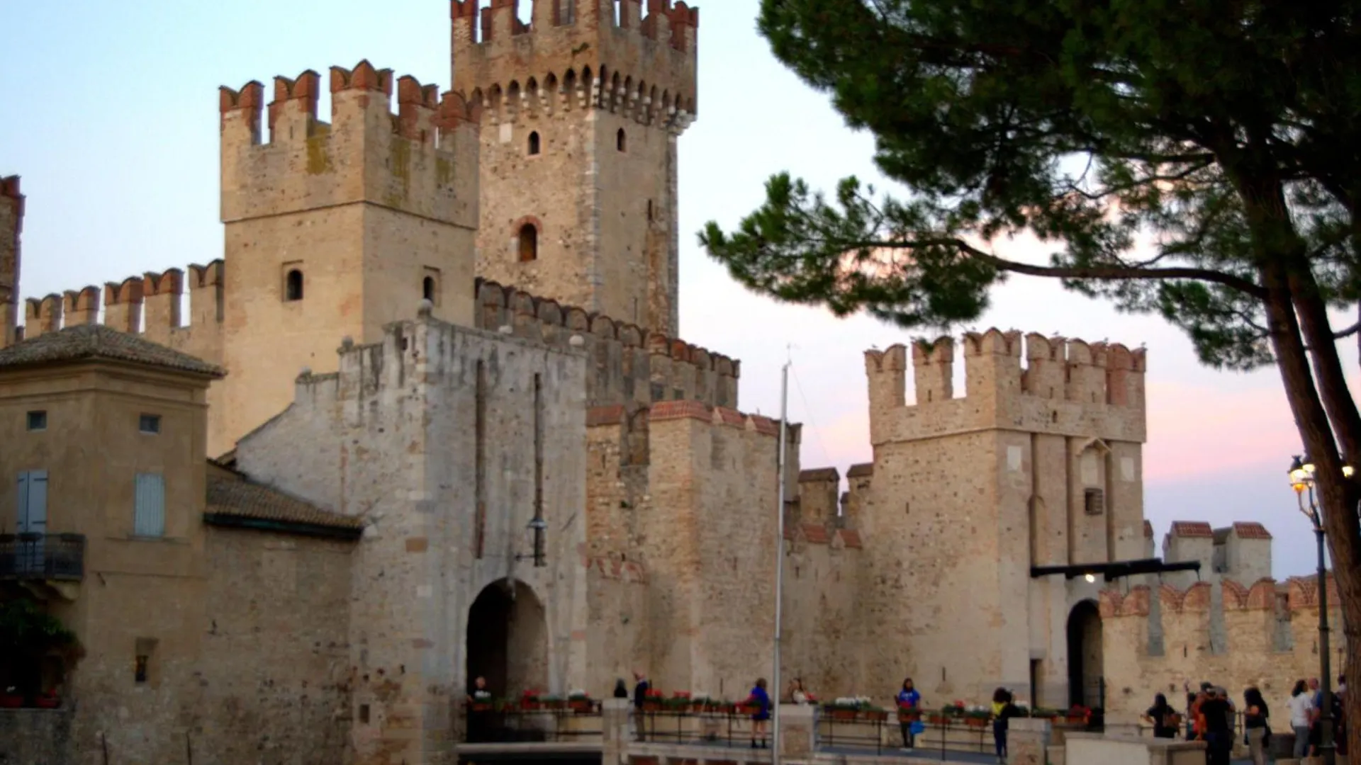 Sirmione House -Appartamento Vacanza Lugana Di 시르미오네 0*,  이탈리아